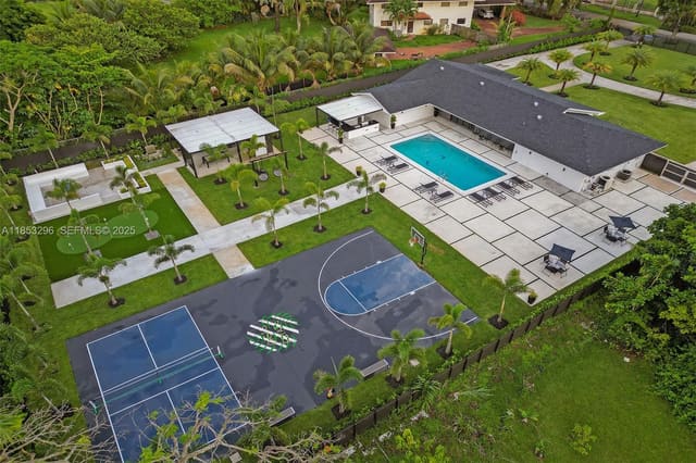 245 NE 156th Street, Miami, FL 33162