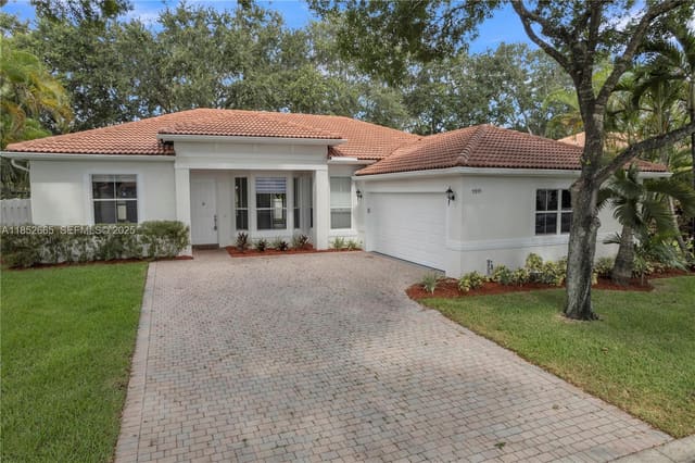 5355 SW 34th Way, Hollywood, FL 33312