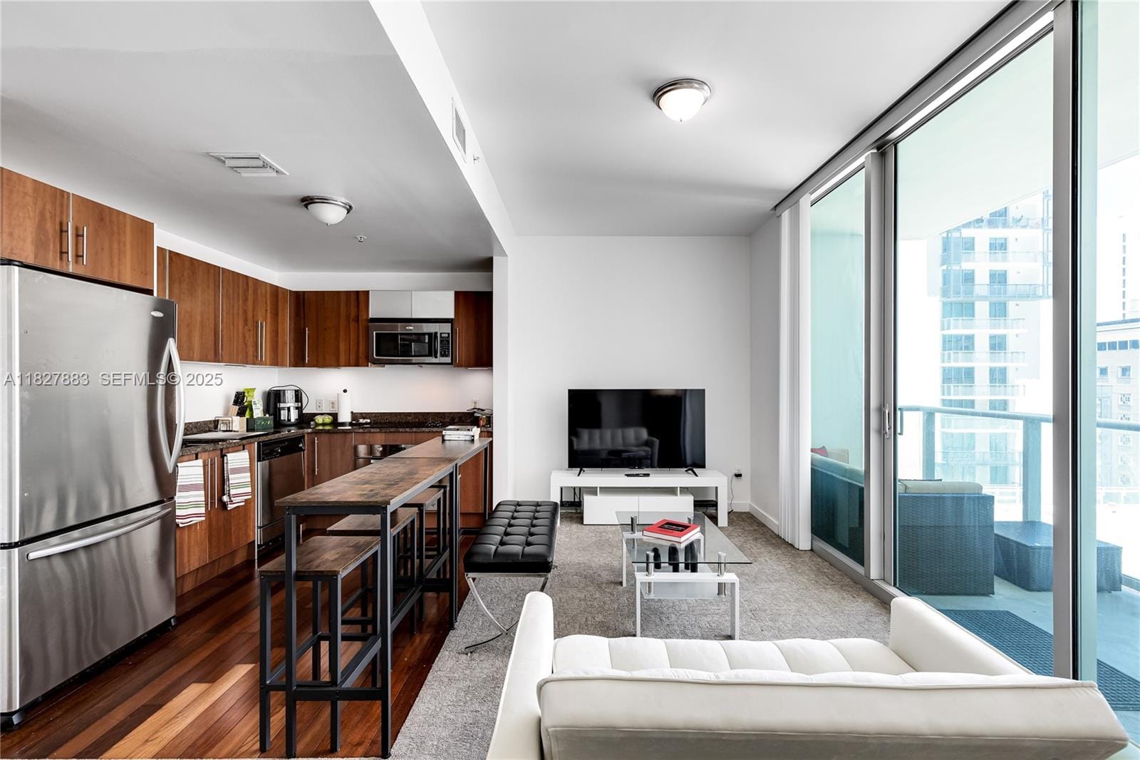 300 S Biscayne Boulevard T-1403, Miami, FL 33131 photo 3