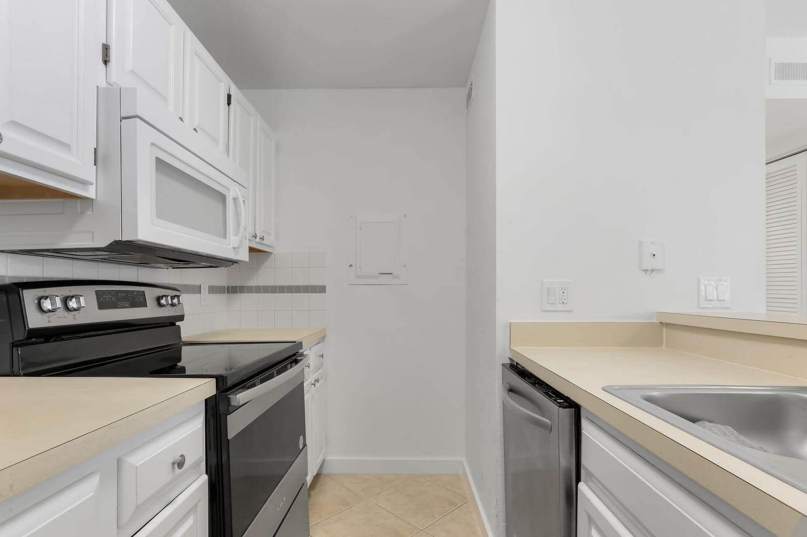 1780 Palm Cove Boulevard 6-101, Delray Beach, FL 33445 photo 2