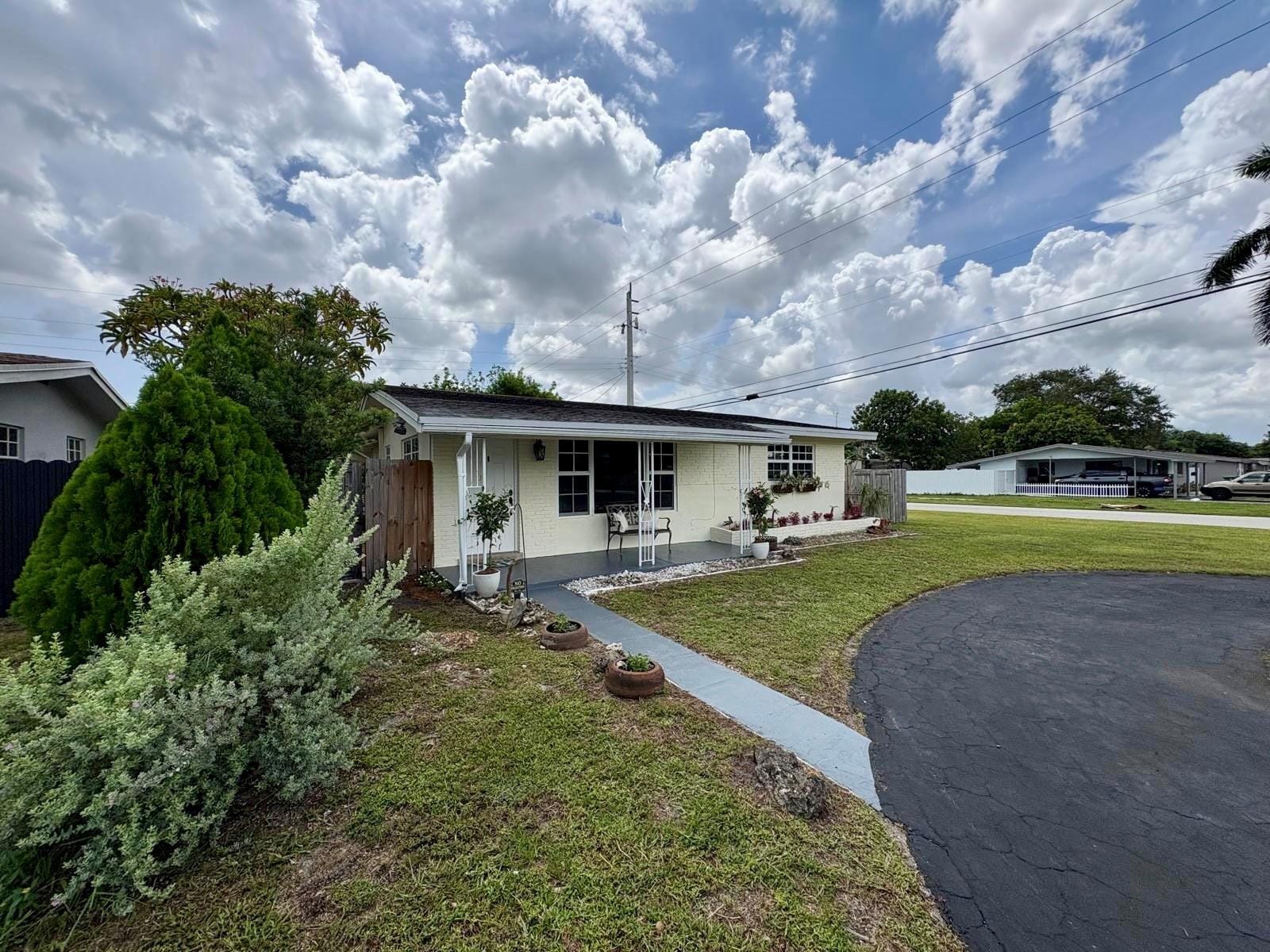 2441 Gulfstream Drive, Miramar, FL 33023 photo 2