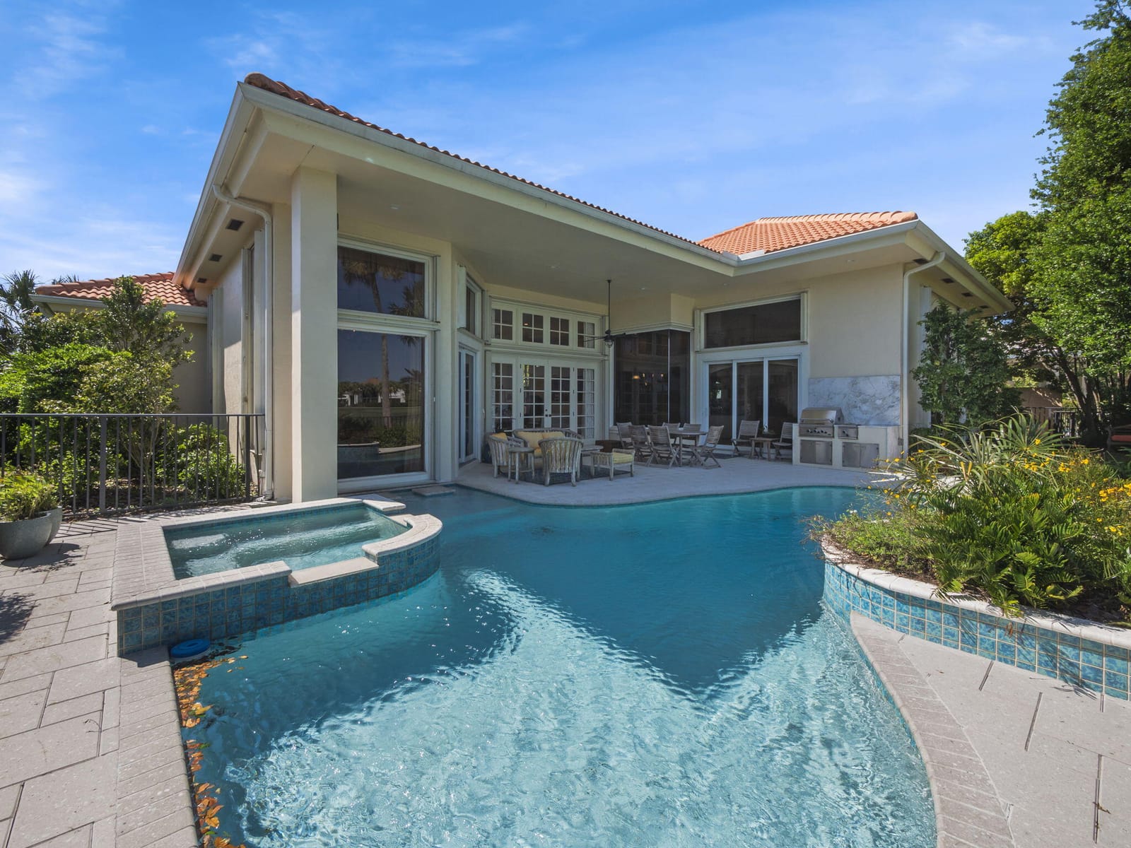 66 St James Drive, Palm Beach Gardens, FL 33418 photo 2