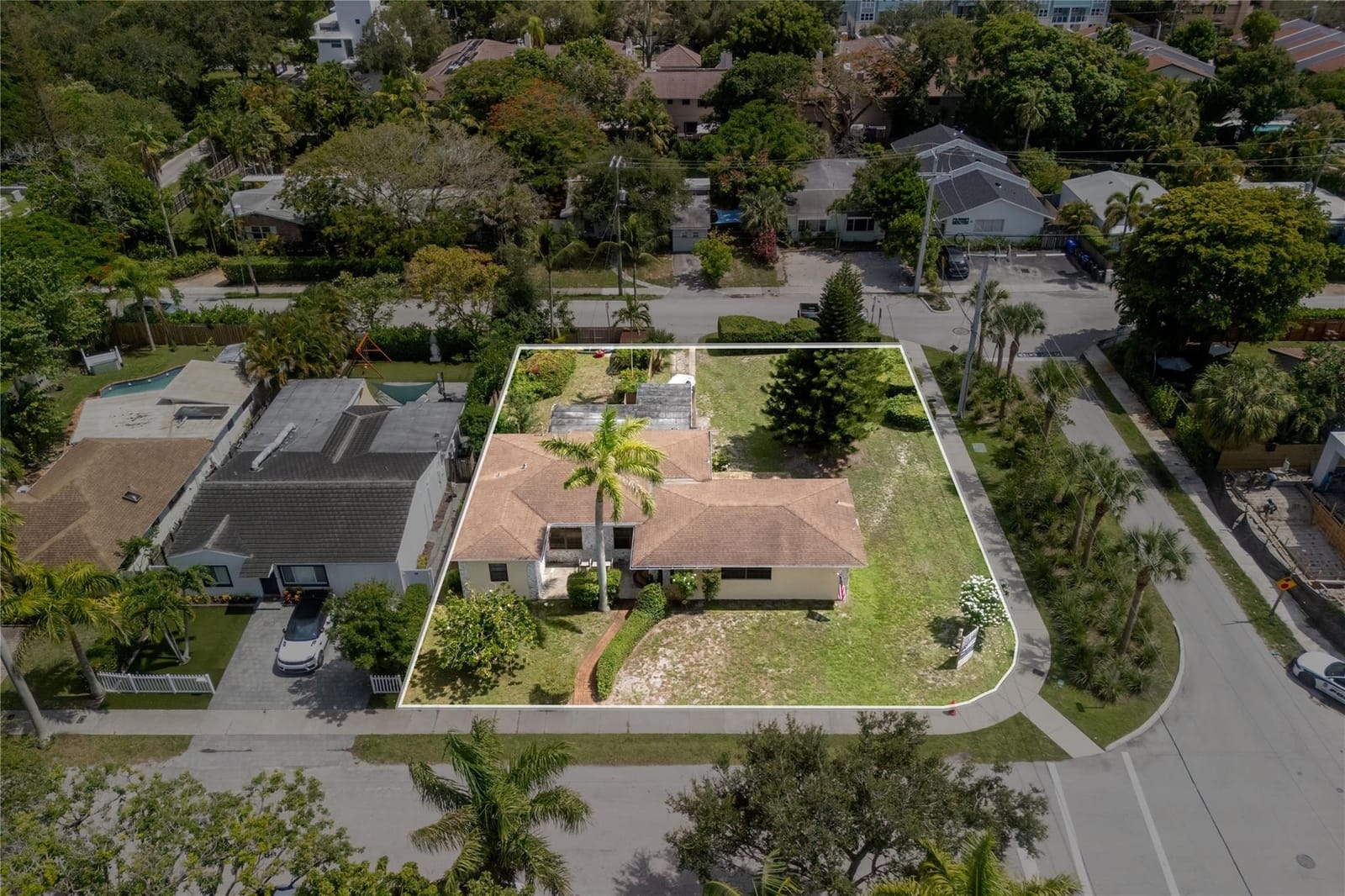 904 SE 11th Court, Fort Lauderdale, FL 33316 photo 2