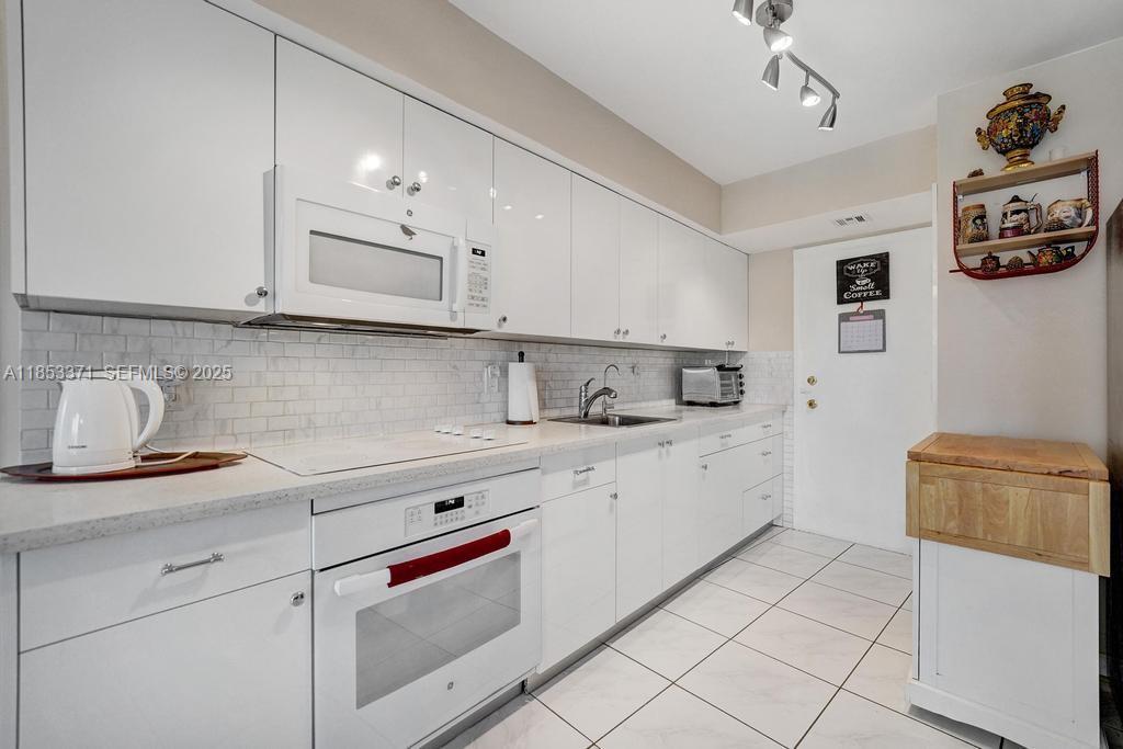200 Diplomat Parkway 423, Hallandale Beach, FL 33009 photo 15
