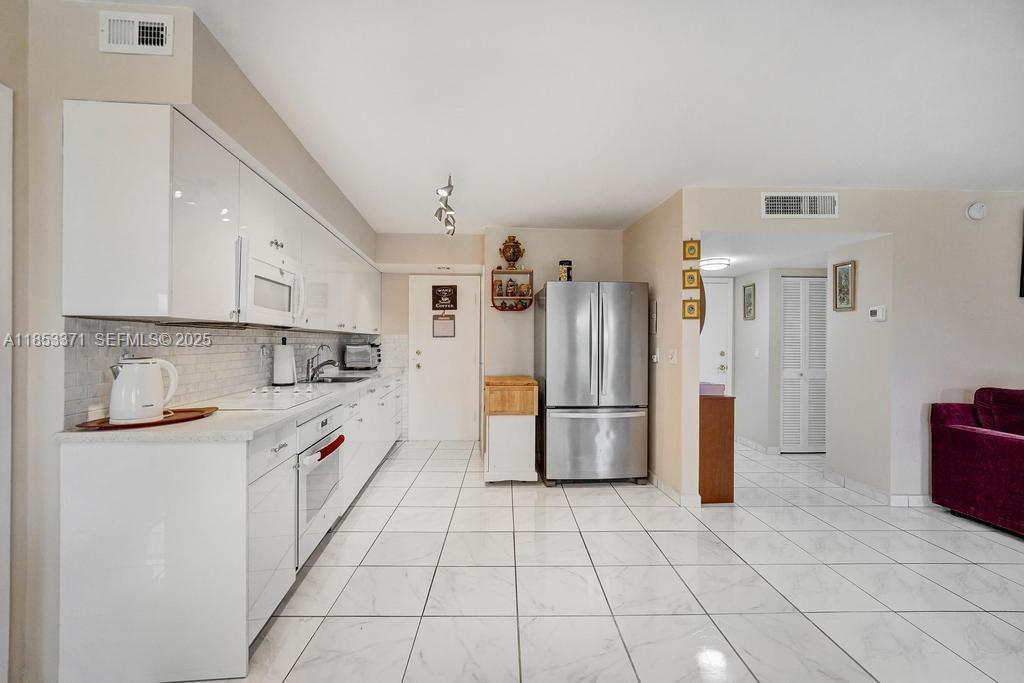 200 Diplomat Parkway 423, Hallandale Beach, FL 33009 photo 27