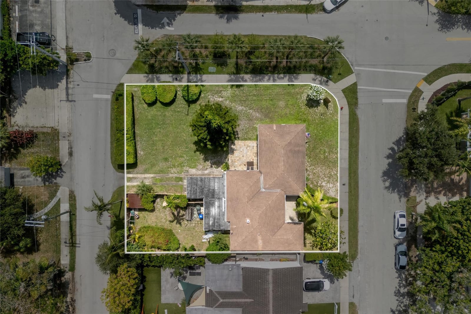 904 SE 11th Court — photo 3