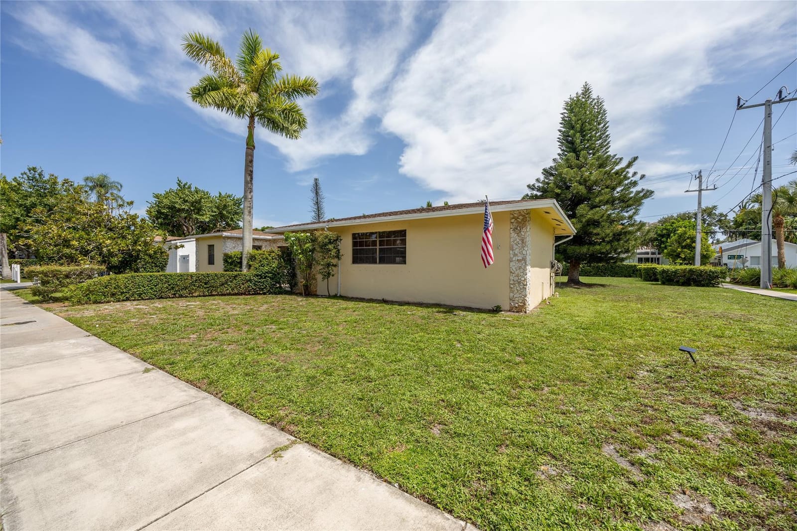 904 SE 11th Court — photo 10