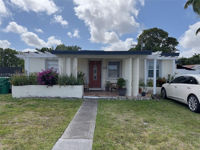4270 SW 99th Avenue, Miami, FL 33165