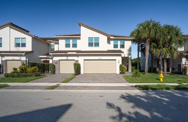 4350 Veleiros Avenue, sold in Veleiros, Deerfield Beach, FL