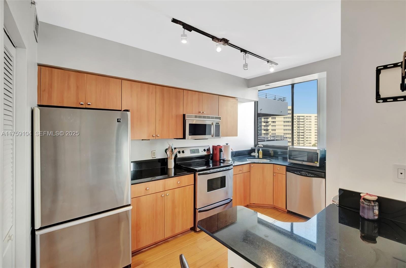 1330 West Avenue 909, Miami Beach, FL 33139 photo 2