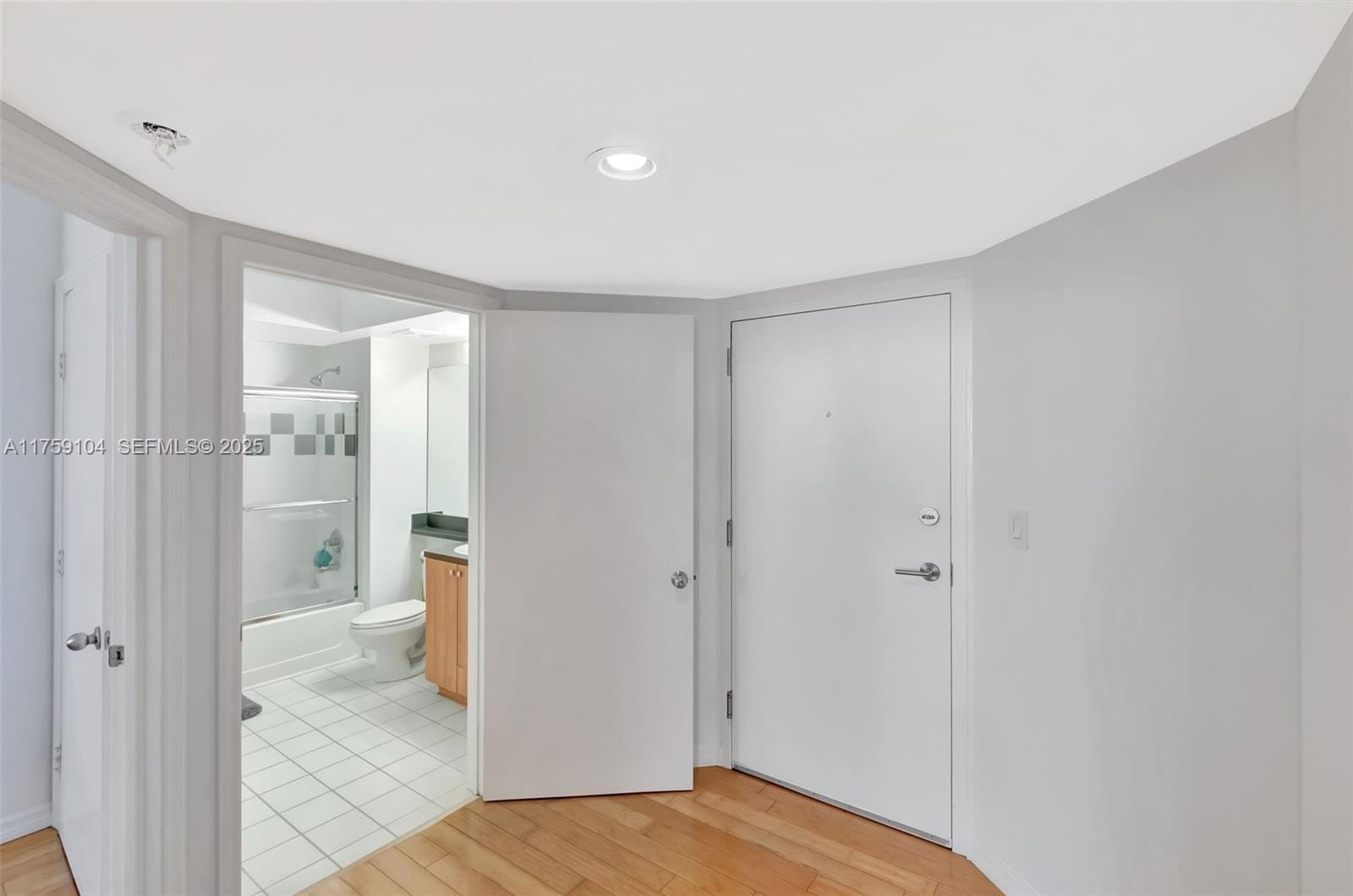 1330 West Avenue 909, Miami Beach, FL 33139 photo 18