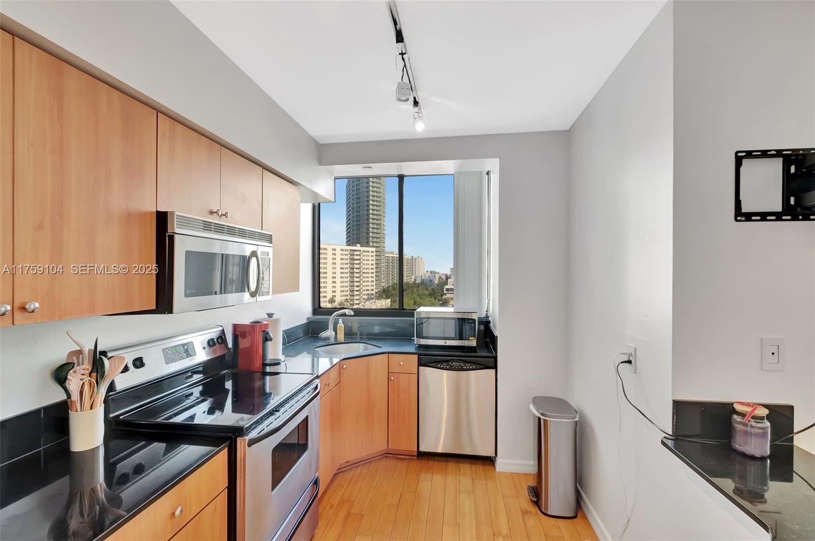 1330 West Avenue 909, Miami Beach, FL 33139 photo 3