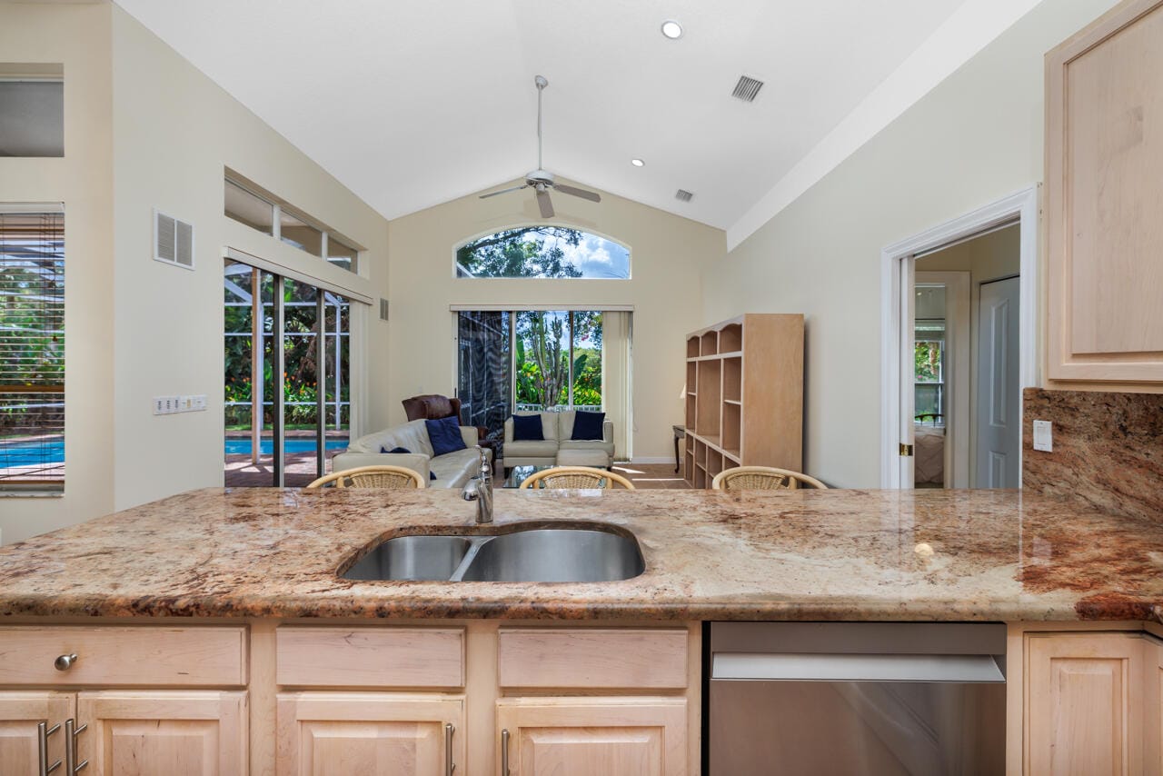 8120 SE Windjammer Way, Hobe Sound, FL 33455 photo 12