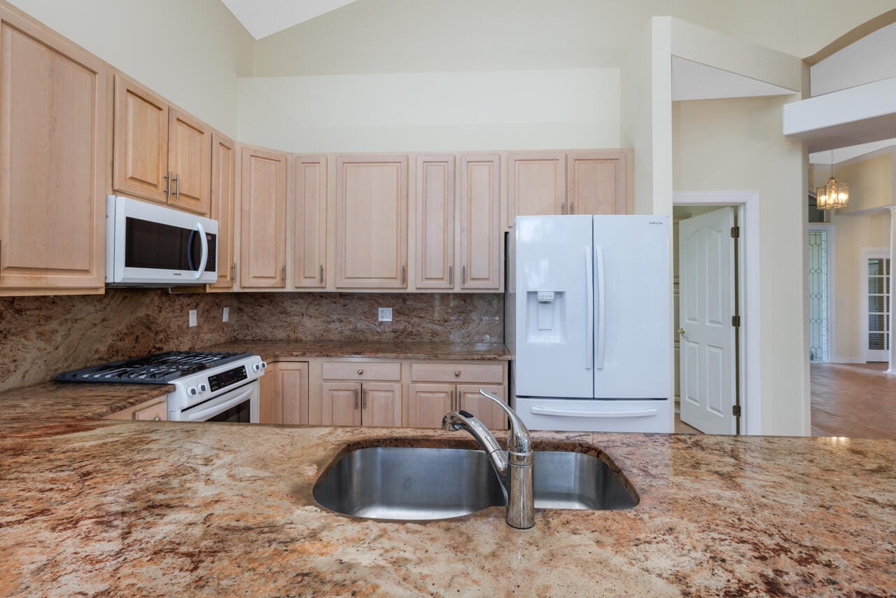 8120 SE Windjammer Way, Hobe Sound, FL 33455 photo 10