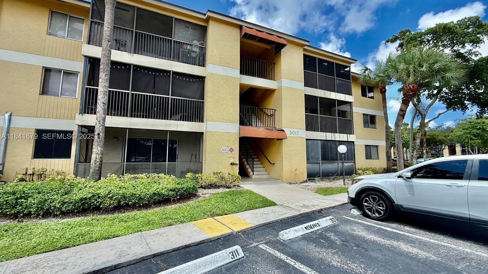 3017 N Oakland Forest Drive 103, Oakland Park, FL 33309
