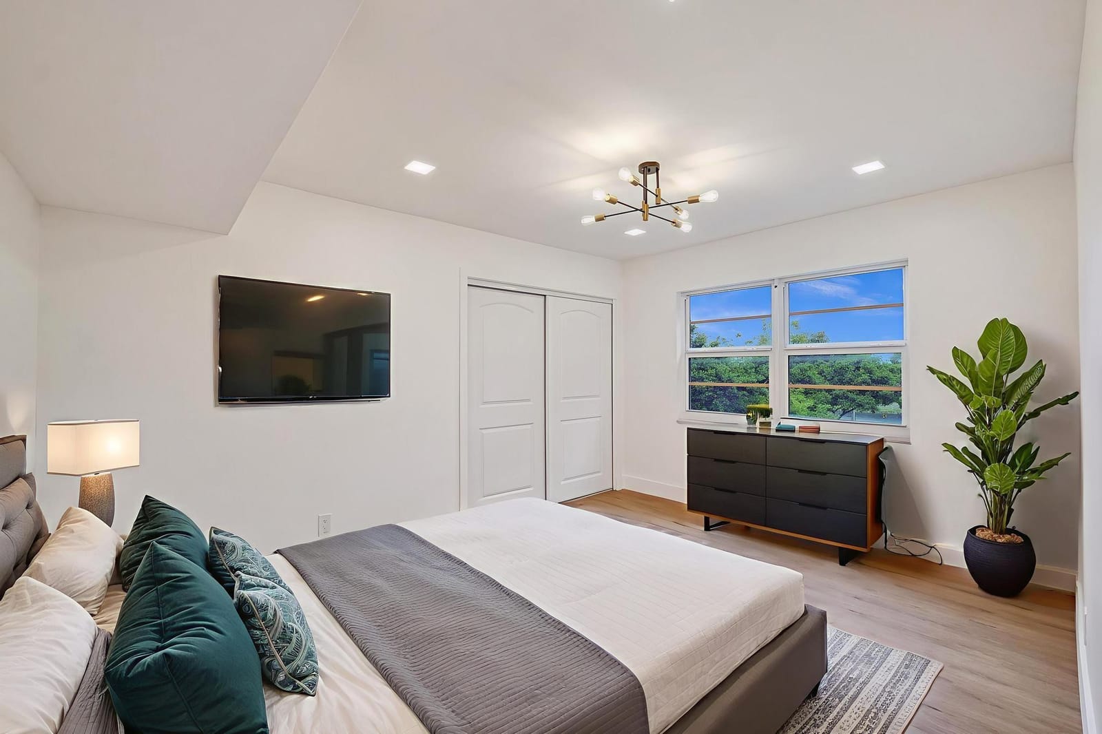 3300 N Palm Aire Drive 401 — photo 5