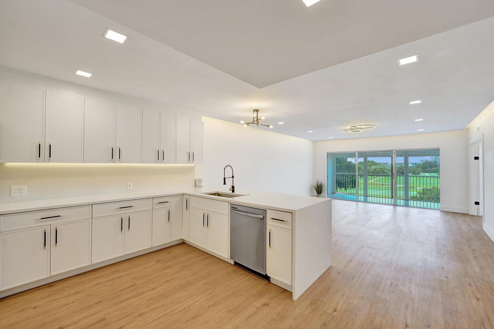 3300 N Palm Aire Drive 401 — photo 9