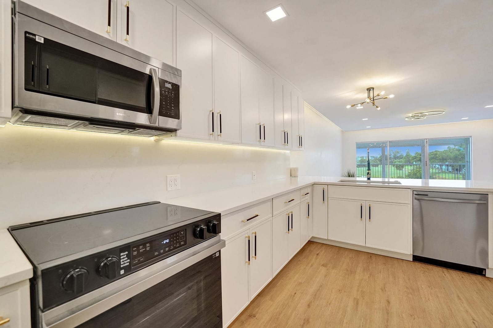 3300 N Palm Aire Drive 401 — photo 10