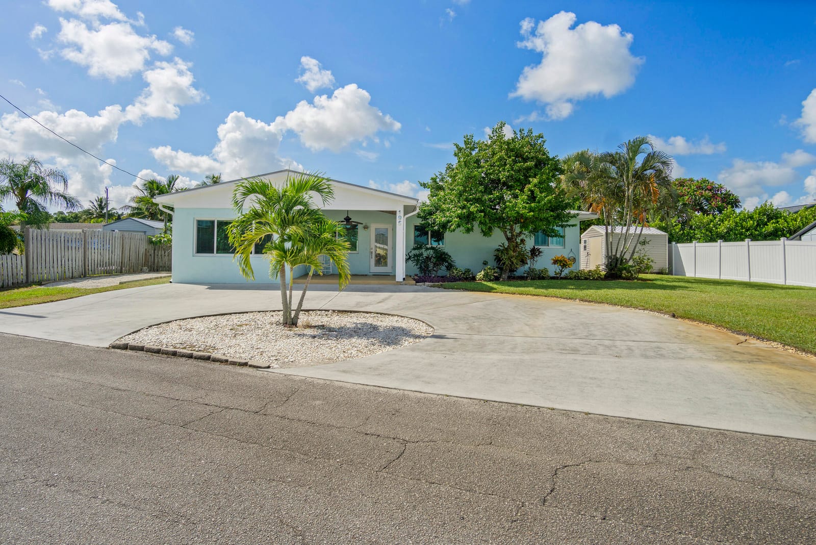 195 SW Cabana Point Circle, Stuart, FL 34994