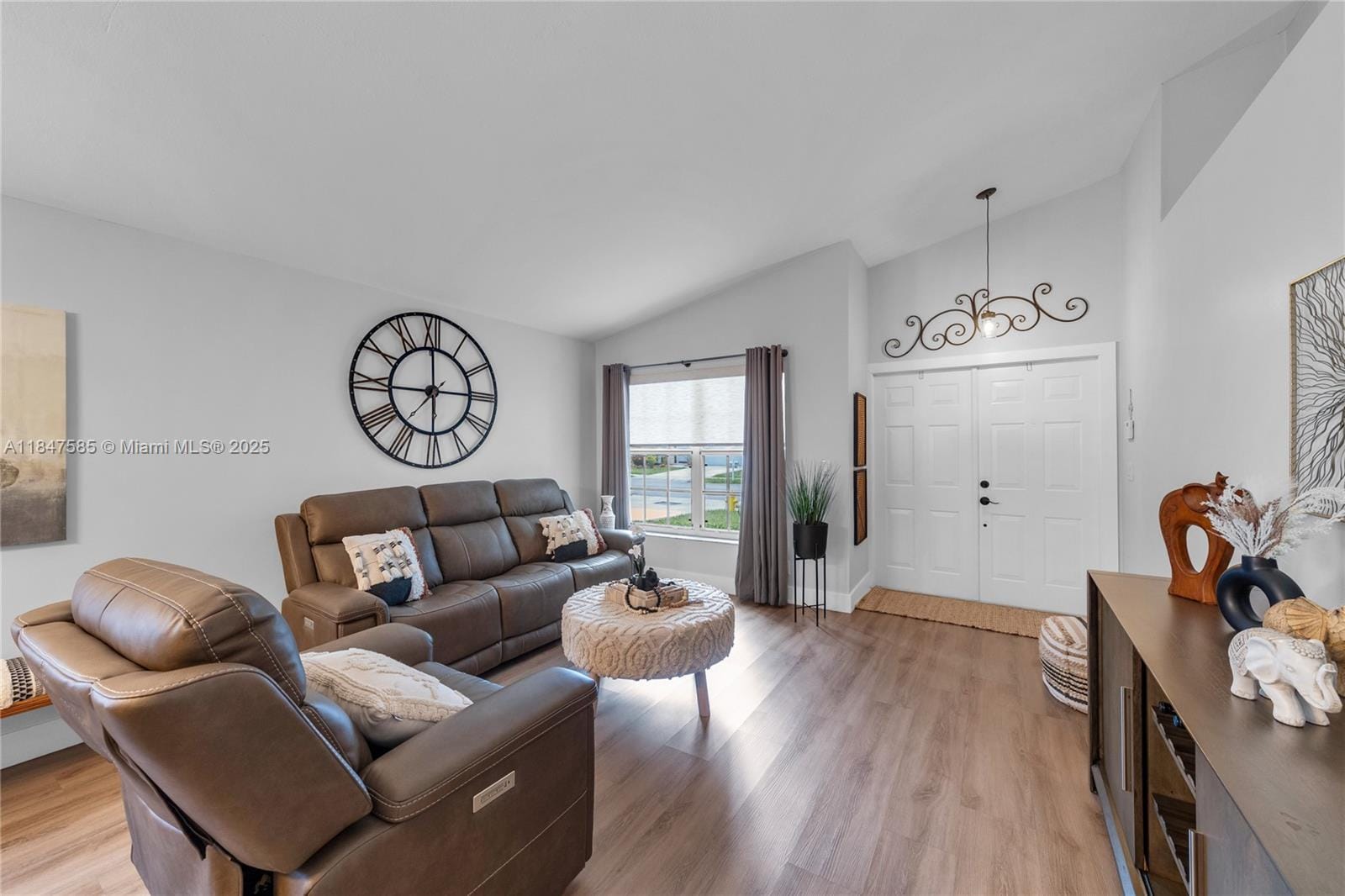 14682 Vista Luna Drive — photo 3