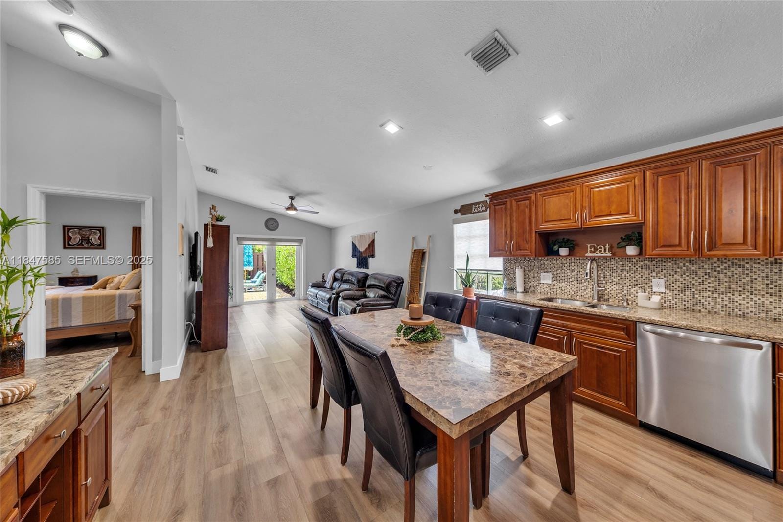 14682 Vista Luna Drive — photo 8