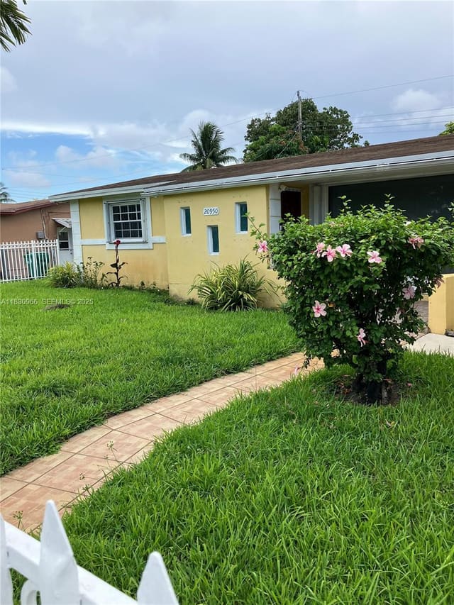 20950 N Miami Avenue, Miami Gardens, FL 33169