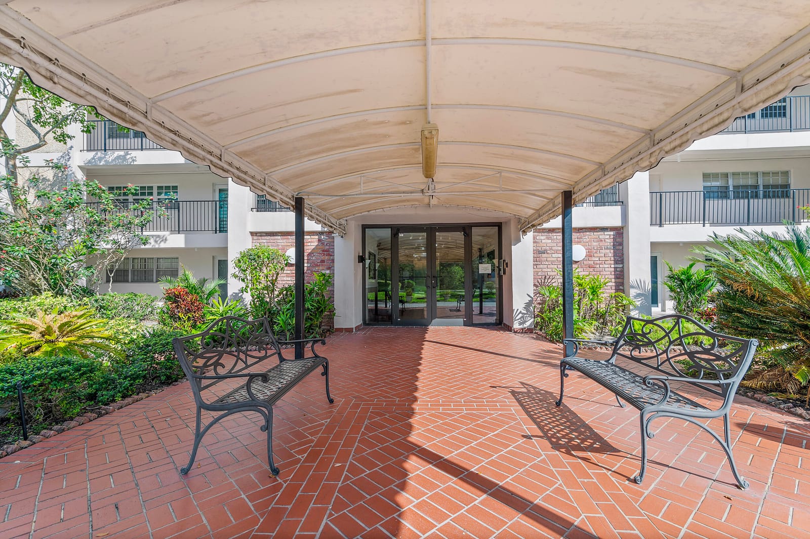 3250 N Palm Aire Drive 904 — photo 11
