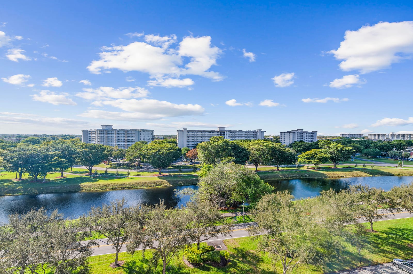 3250 N Palm Aire Drive 904 — photo 7
