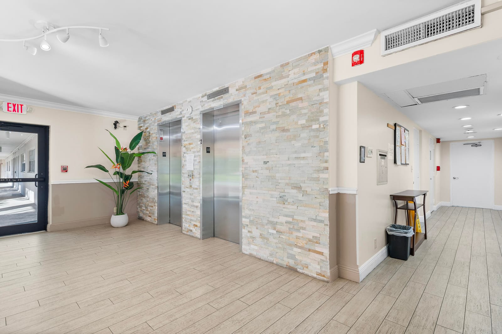 3250 N Palm Aire Drive 904 — photo 9
