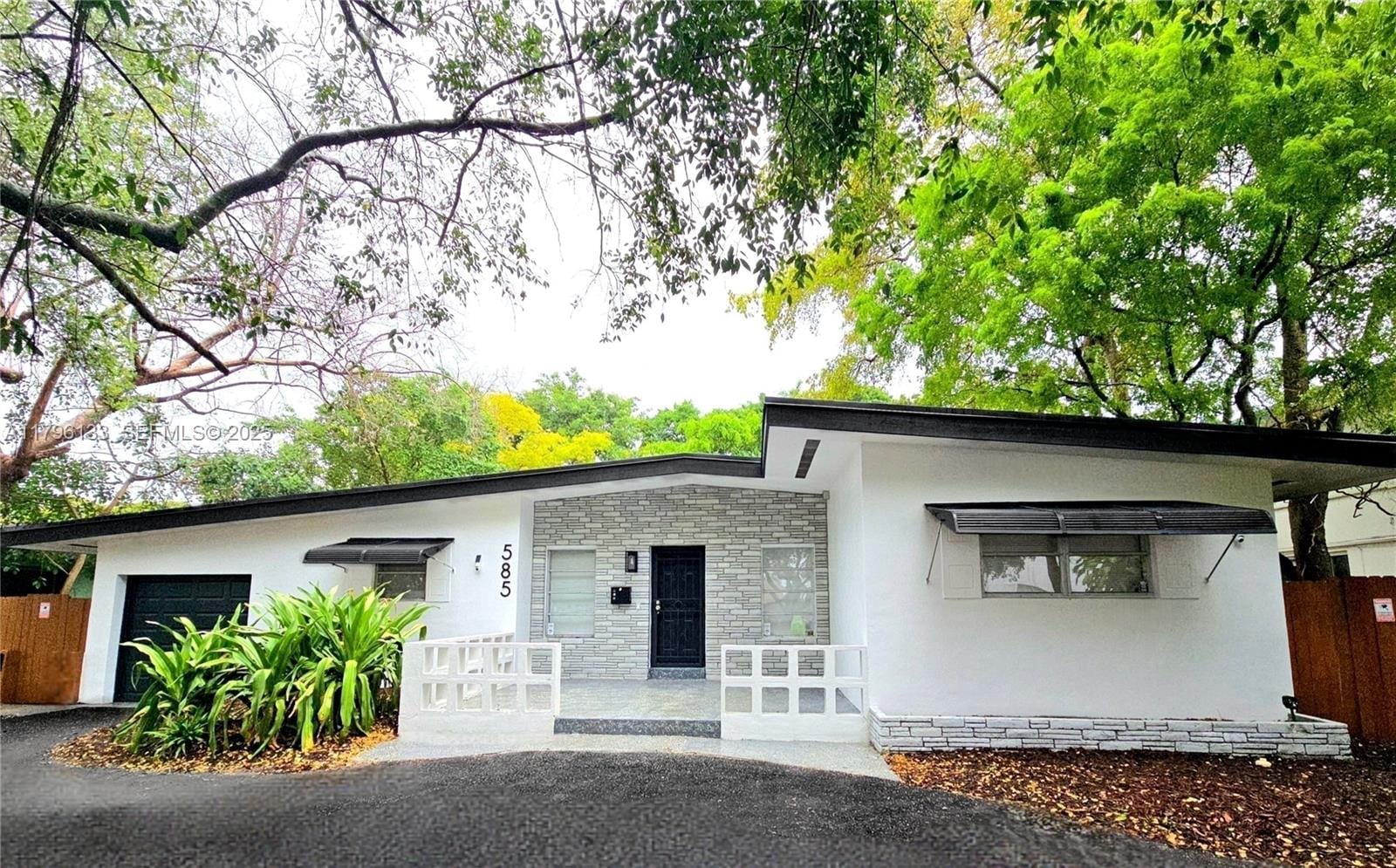 585 NE 138th Street, North Miami, FL 33161