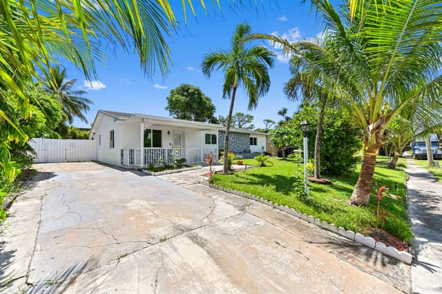 5574 Lake Geneva Drive, sold in Lake Osborne Estates 9, Lake Worth, FL