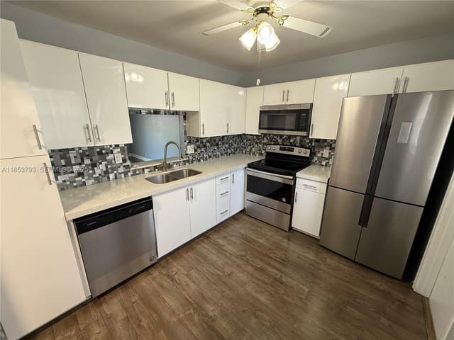 232 NE 12th Avenue 201, Hallandale Beach, FL 33009