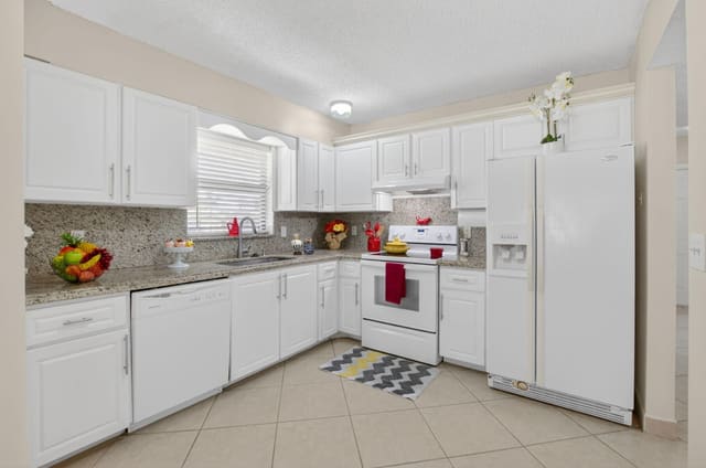 9521 Boca Cove Circle 508, sold in Boca Cove Condo, Boca Raton, FL