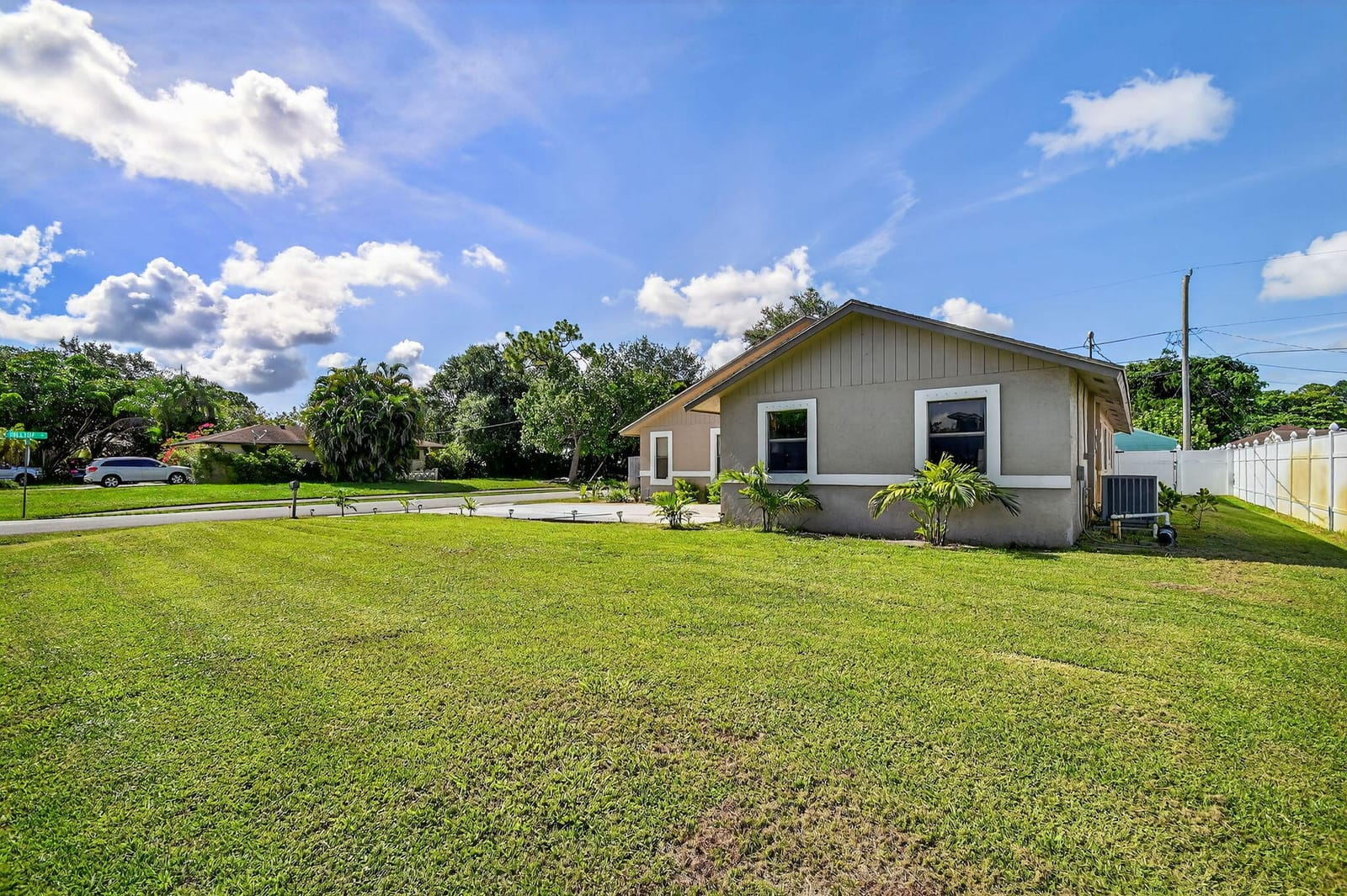 7555 Hilltop Drive, Lake Worth, FL 33463 photo 6
