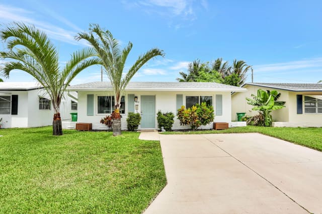 4902 NW 27 Way, sold in Tamarac Lakes South, Tamarac, FL