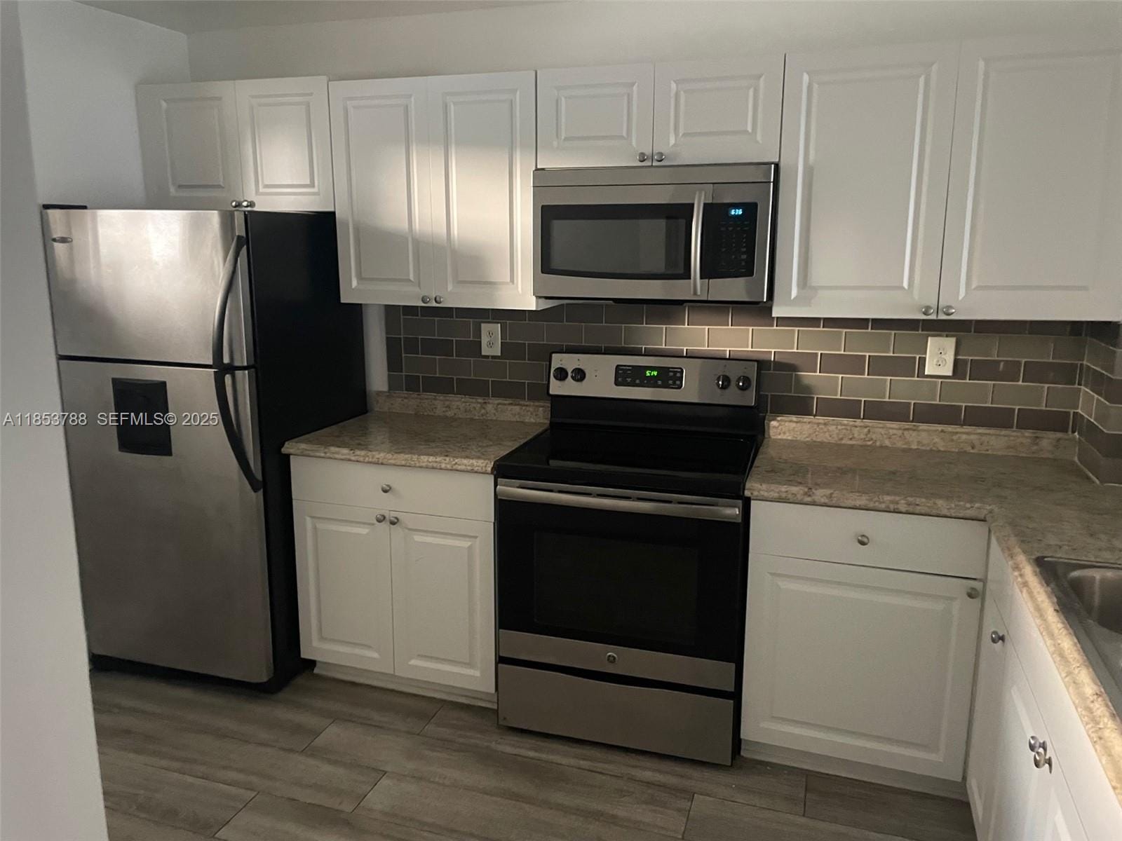 1075 Riverside Drive 203 — photo 2