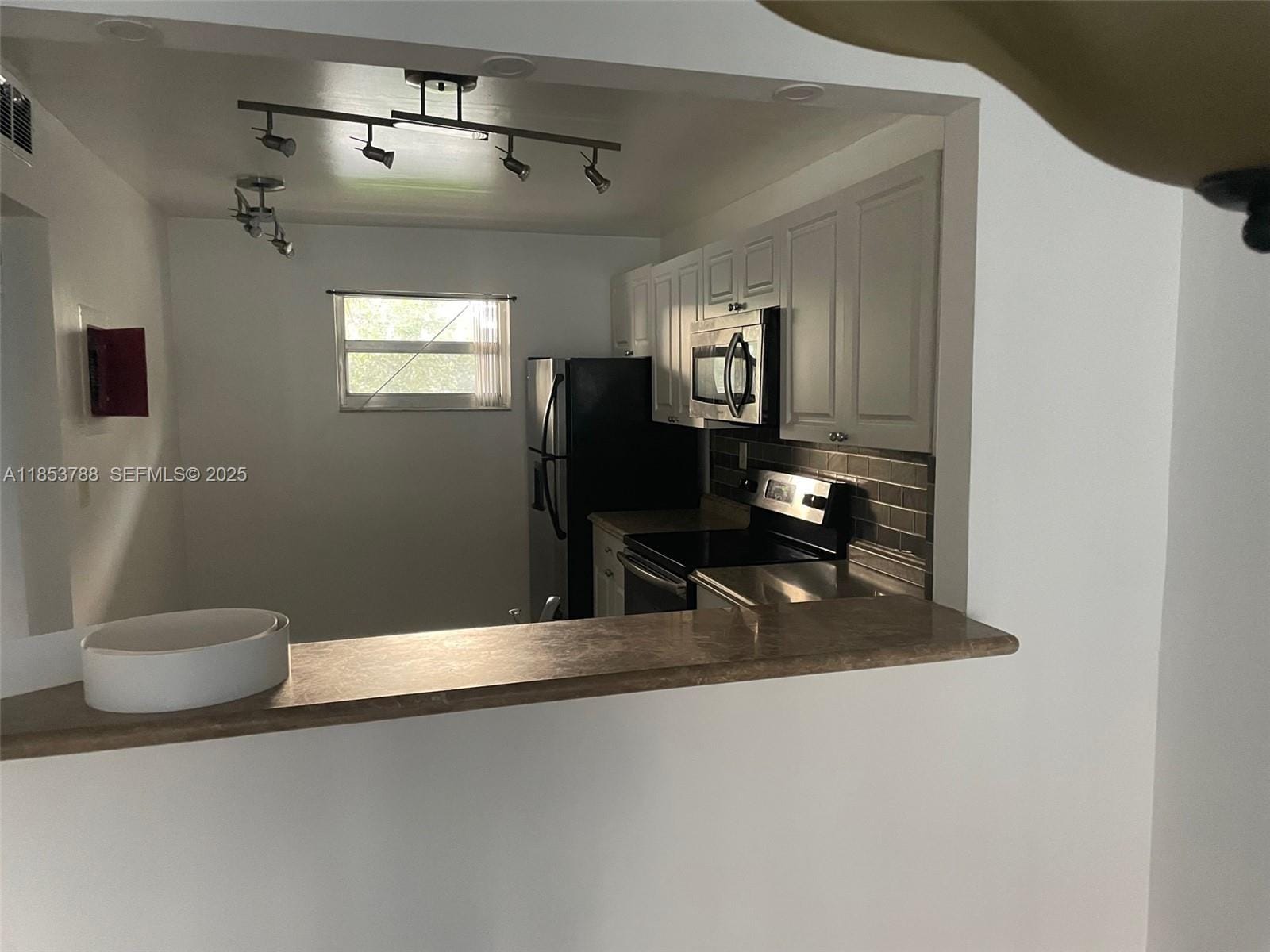 1075 Riverside Drive 203 — photo 4