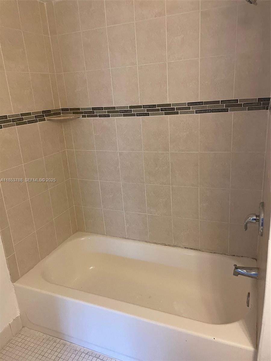 1075 Riverside Drive 203 — photo 8