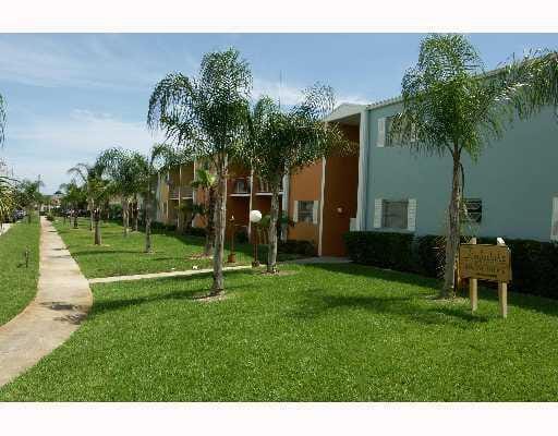 1505 Crescent Circle C30, Lake Park, FL 33403 photo 2