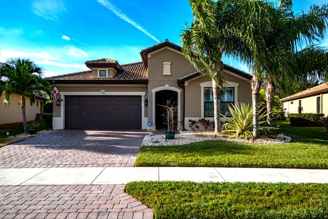 453 SE Bancroft Court, Port St. Lucie, FL 34984
