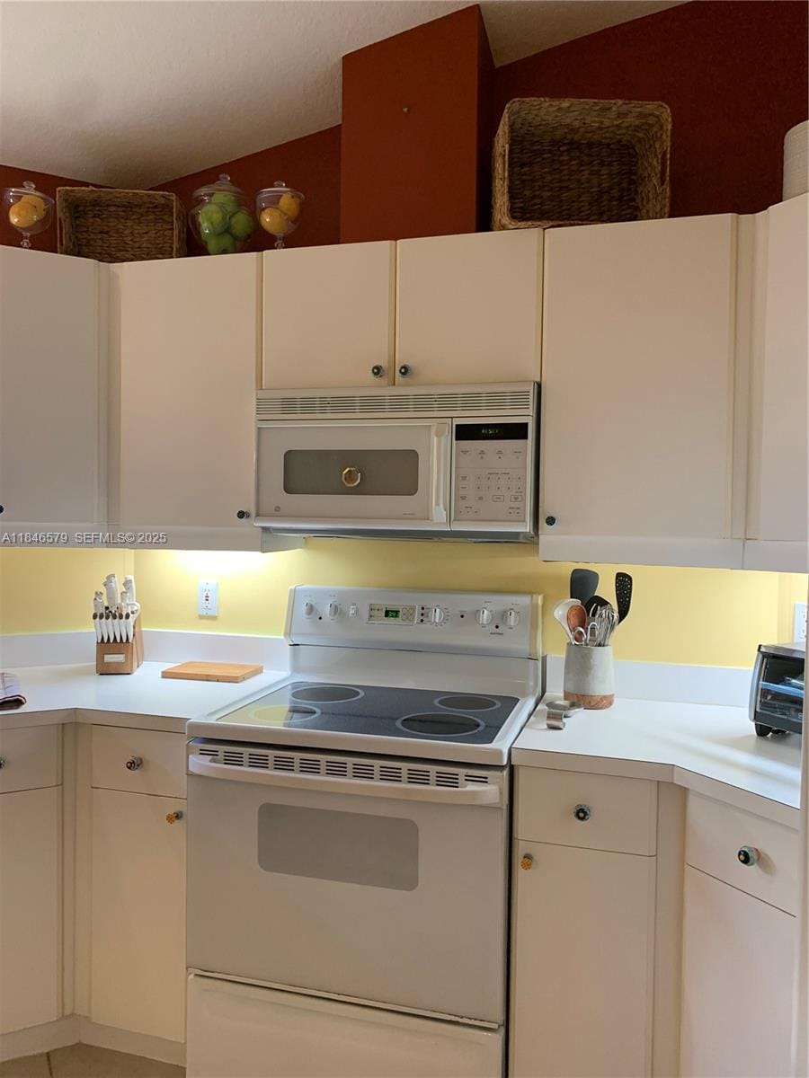 231 W Canterbury Drive W, Palm Beach Gardens, FL 33418 photo 13