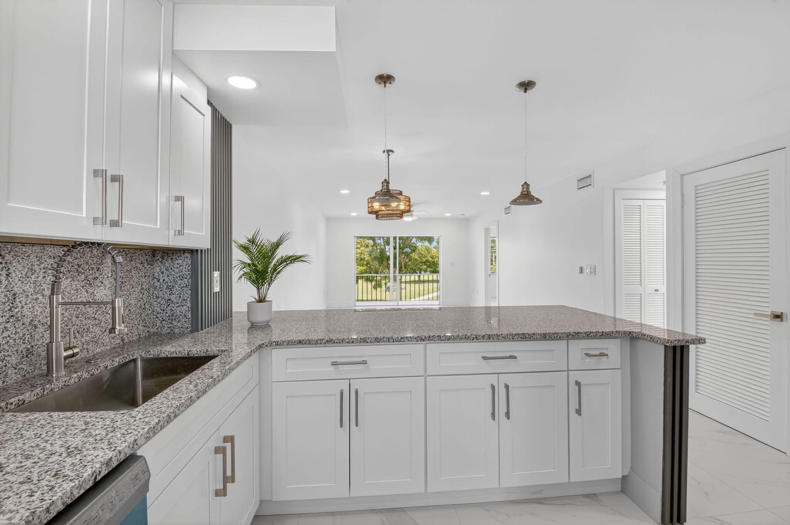 9886 Marina Boulevard 622 — photo 2
