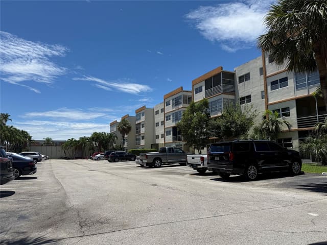 4042 NW 19th Street 402, Lauderhill, FL 33313