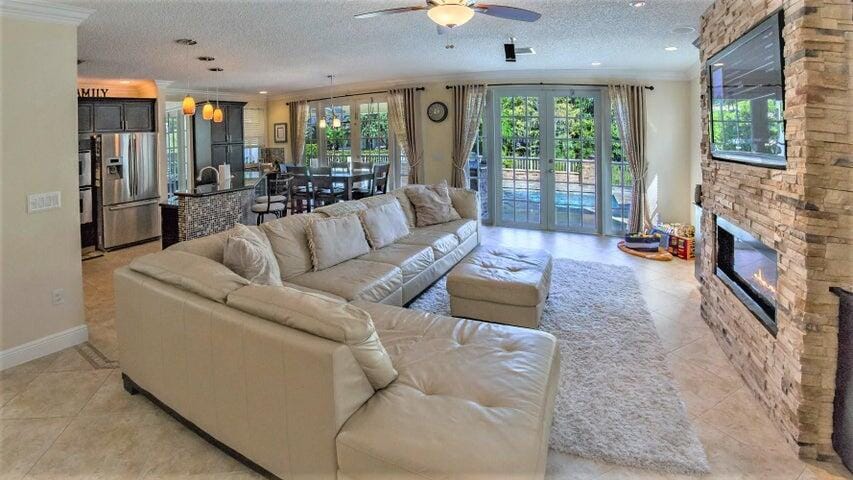 2492 Westmont Lane, Royal Palm Beach, FL 33411 photo 6