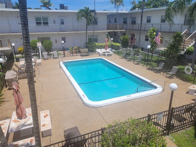2240 Johnson Street 204, sold in Casa Nova, Hollywood, FL