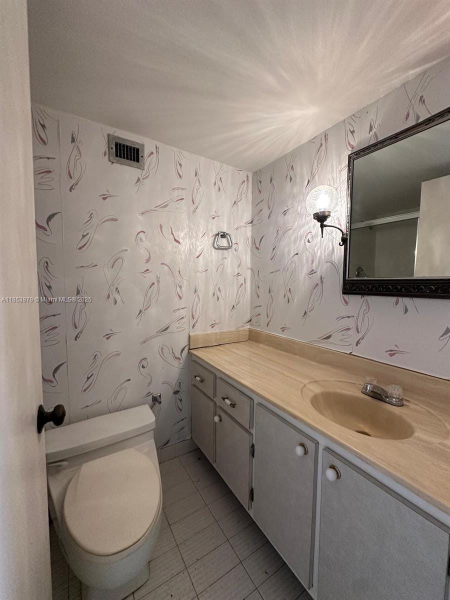 6039 Collins Avenue 414, Miami Beach, FL 33140 photo 13