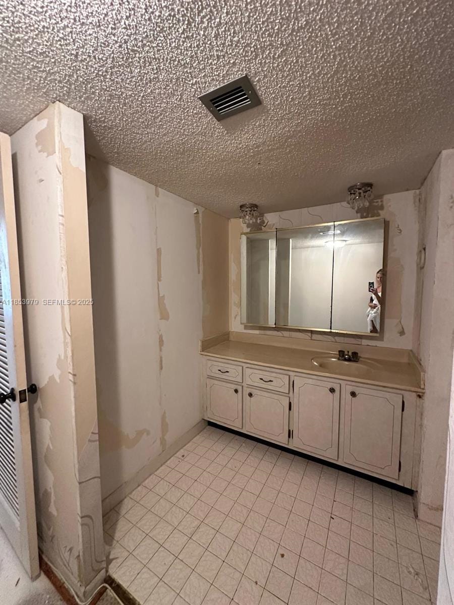 6039 Collins Avenue 414, Miami Beach, FL 33140 photo 15