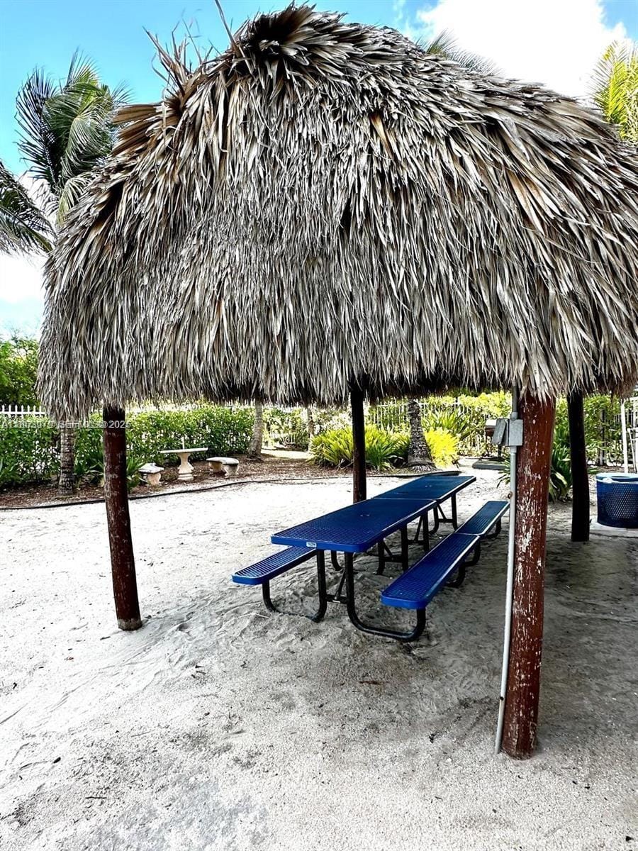 6039 Collins Avenue 414, Miami Beach, FL 33140 photo 24