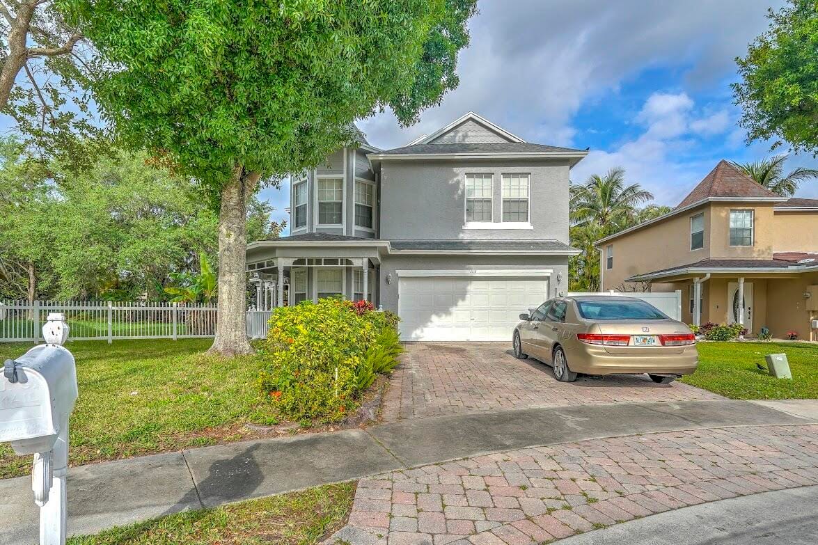113 Country Club Way, Royal Palm Beach, FL 33411