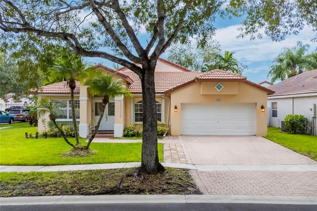 1061 NW 185th Terrace, Pembroke Pines, FL 33029